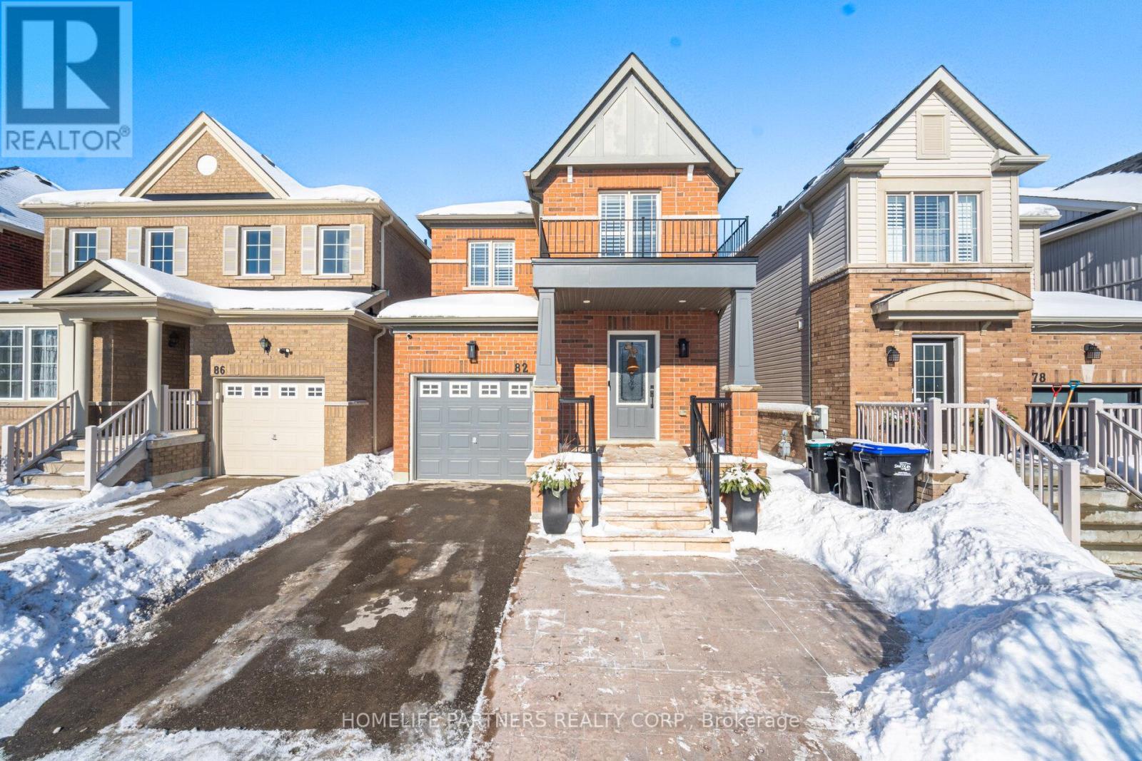 82 Orr Drive, Bradford West Gwillimbury (Bradford), Ontario  L3Z 0B9 - Photo 2 - N12765708