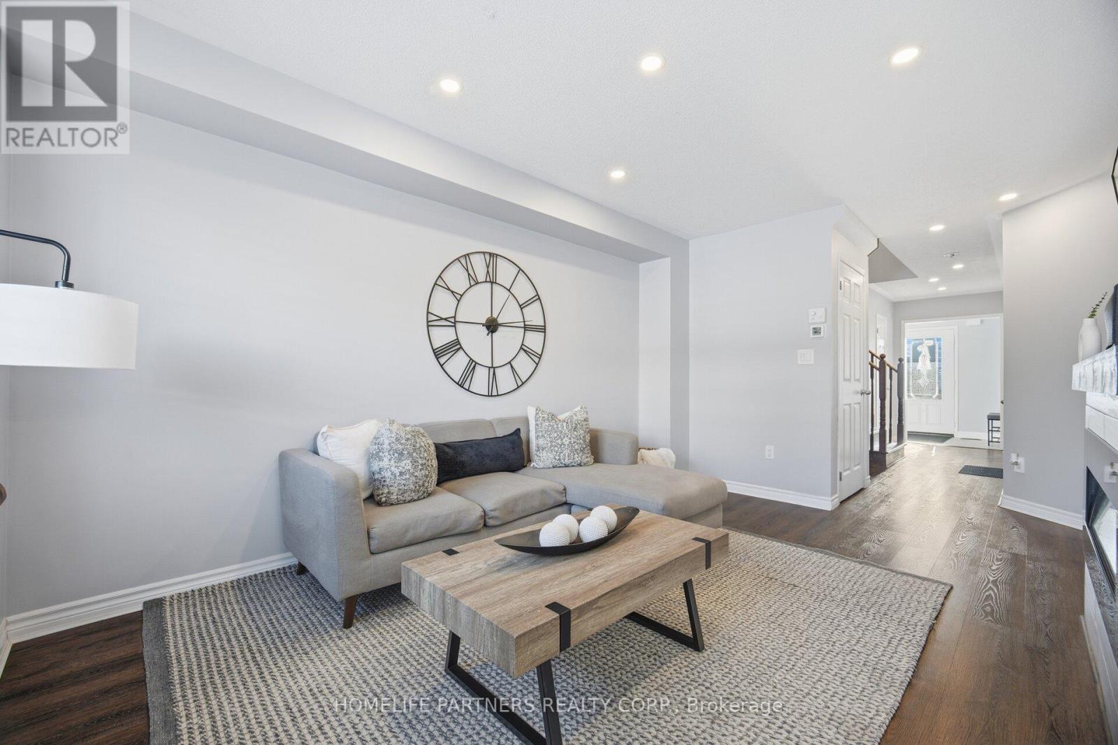 82 Orr Drive, Bradford West Gwillimbury (Bradford), Ontario  L3Z 0B9 - Photo 9 - N12765708