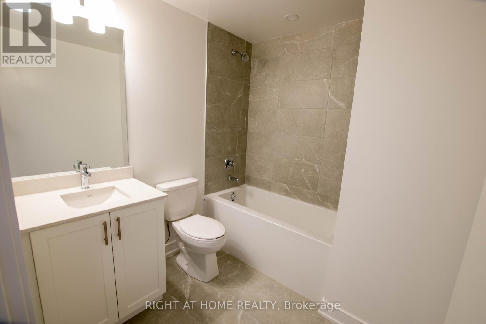 101 - 693 Davis Drive, Newmarket, Ontario  L3Y 2R2 - Photo 6 - N12765794