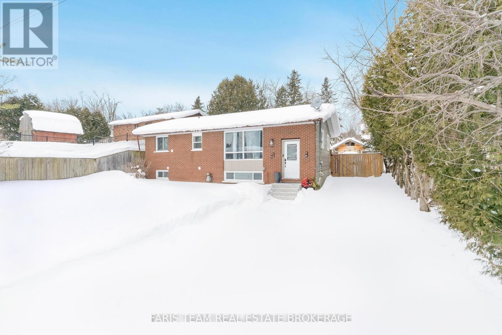 510 Mary Street, Tay (Port Mcnicoll), Ontario  L0K 1R0 - Photo 3 - S12765610