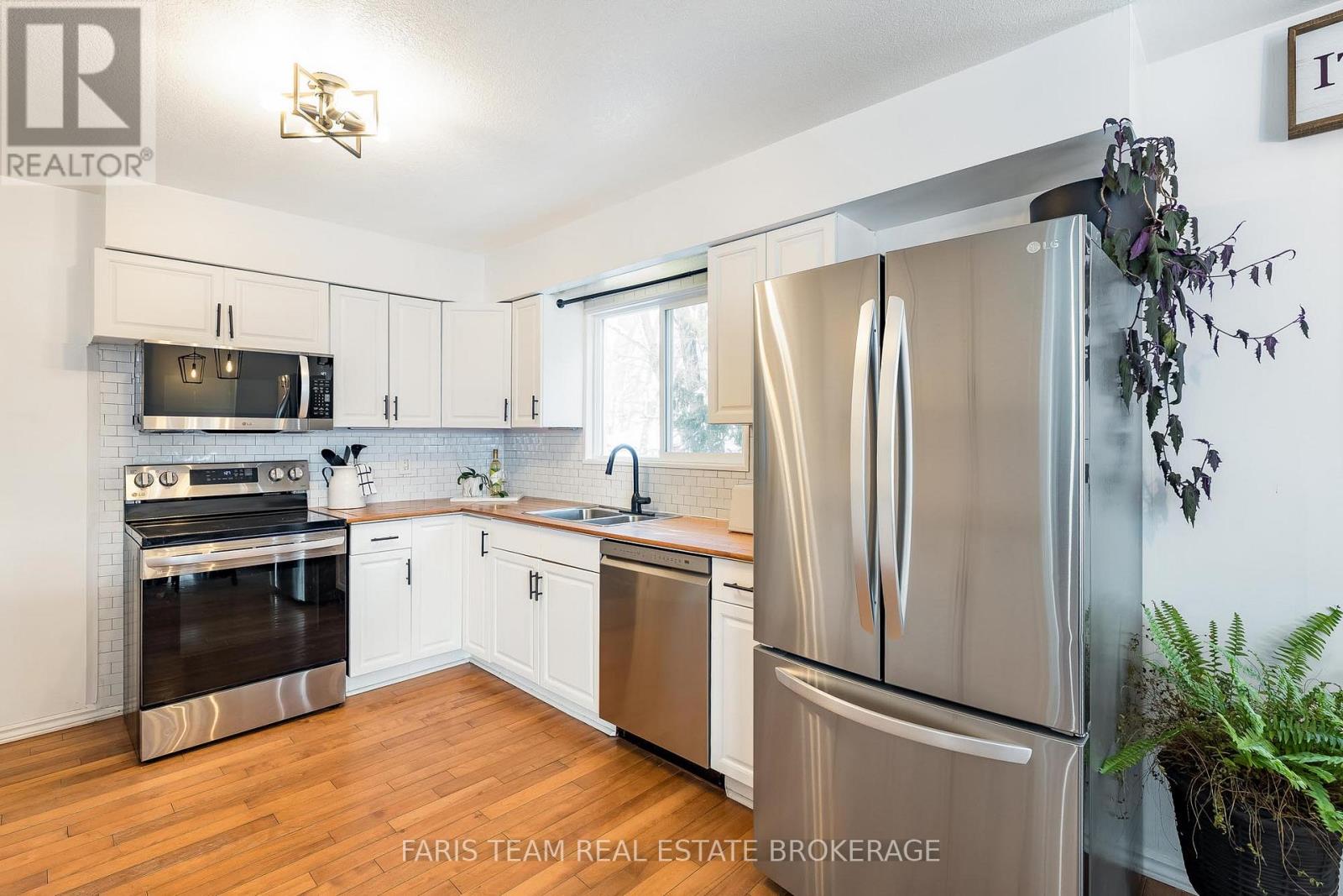 510 Mary Street, Tay (Port Mcnicoll), Ontario  L0K 1R0 - Photo 5 - S12765610