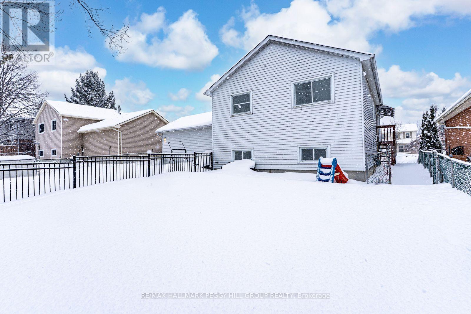Upper - 5 Herrell Avenue, Barrie (Painswick North), Ontario  L4N 6T5 - Photo 12 - S12765786
