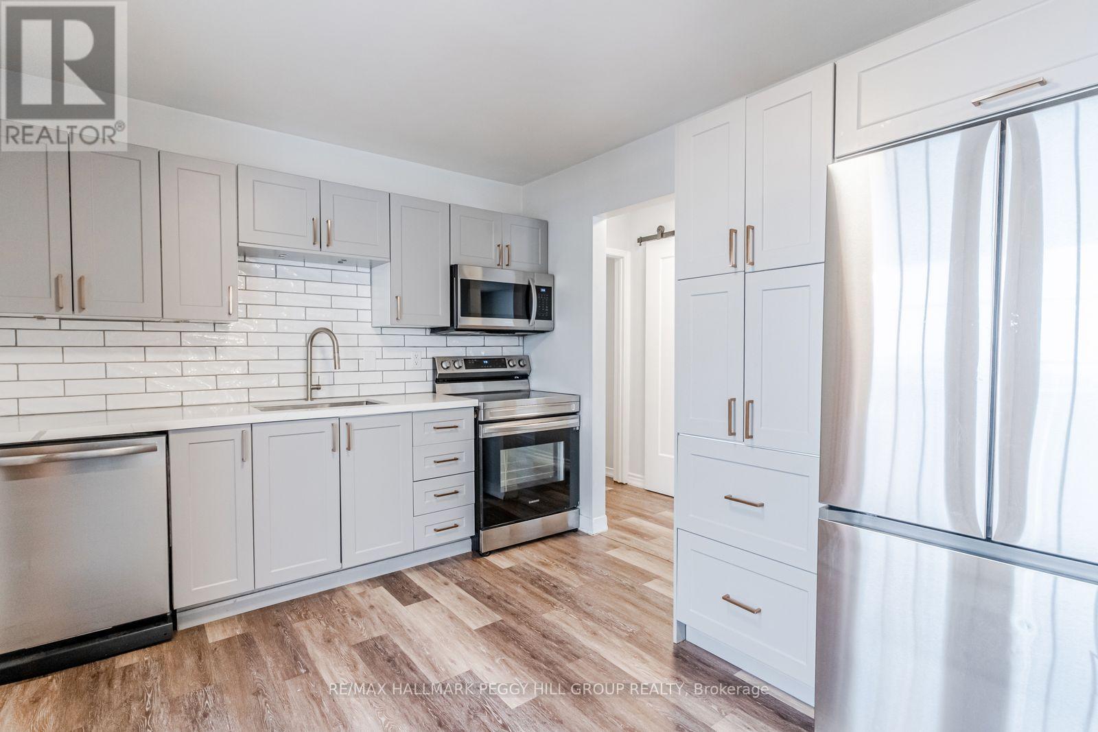 Upper - 5 Herrell Avenue, Barrie (Painswick North), Ontario  L4N 6T5 - Photo 3 - S12765786