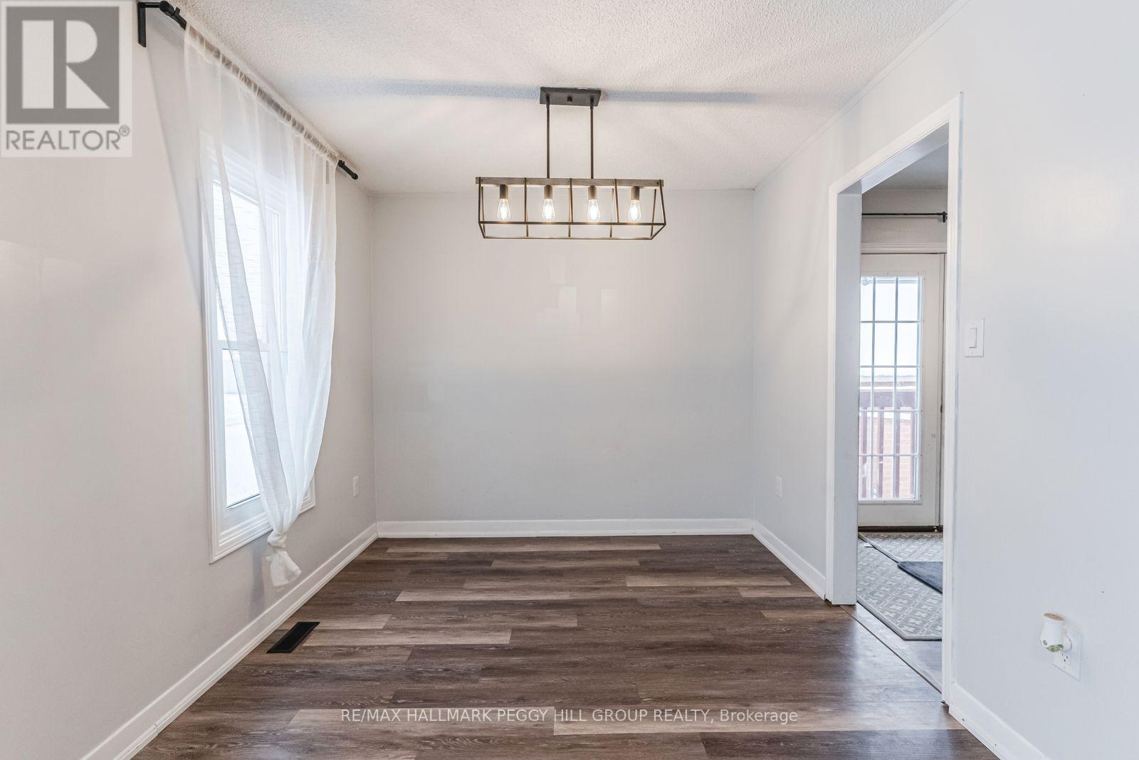 Upper - 5 Herrell Avenue, Barrie (Painswick North), Ontario  L4N 6T5 - Photo 4 - S12765786