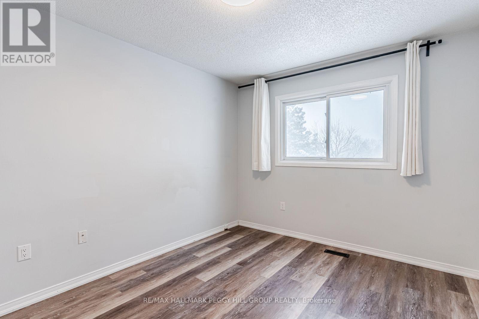 Upper - 5 Herrell Avenue, Barrie (Painswick North), Ontario  L4N 6T5 - Photo 7 - S12765786