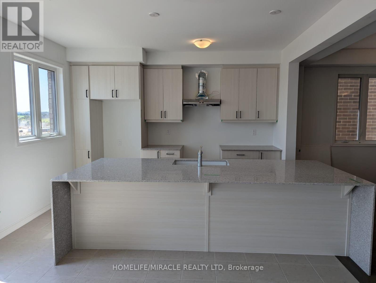 Upper - 65 Suzuki Street, Barrie, Ontario  L9J 0Y7 - Photo 2 - S12765808