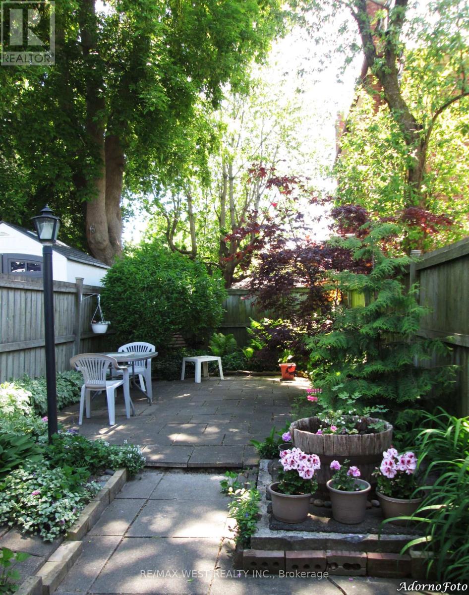 193 Barker Avenue, Toronto, Ontario  M4C 2P4 - Photo 10 - E12765556