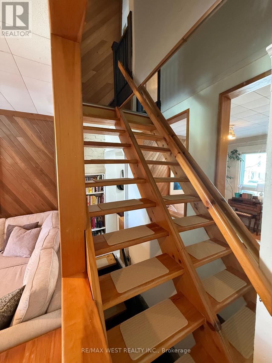 193 Barker Avenue, Toronto, Ontario  M4C 2P4 - Photo 5 - E12765556