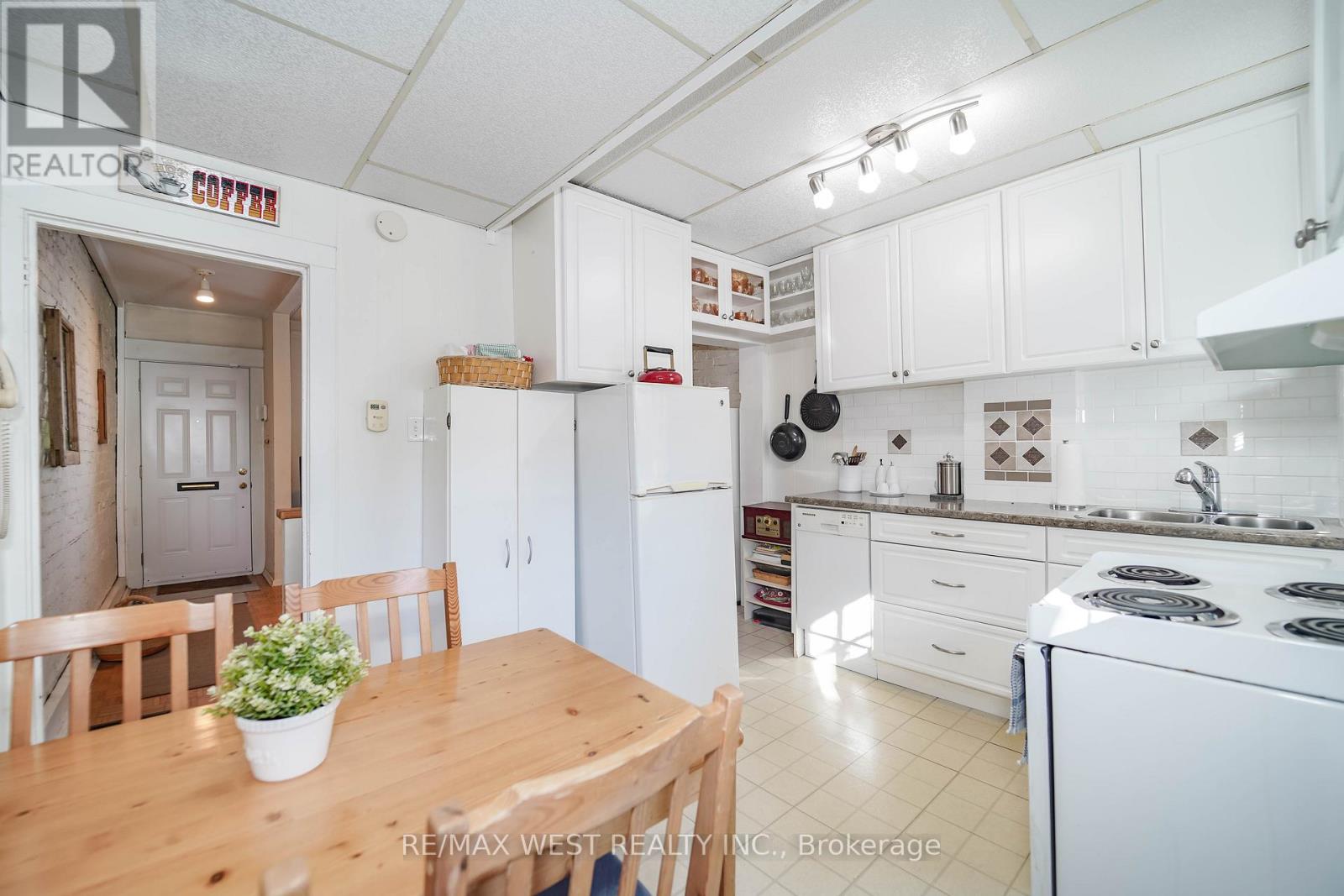 193 Barker Avenue, Toronto, Ontario  M4C 2P4 - Photo 7 - E12765556