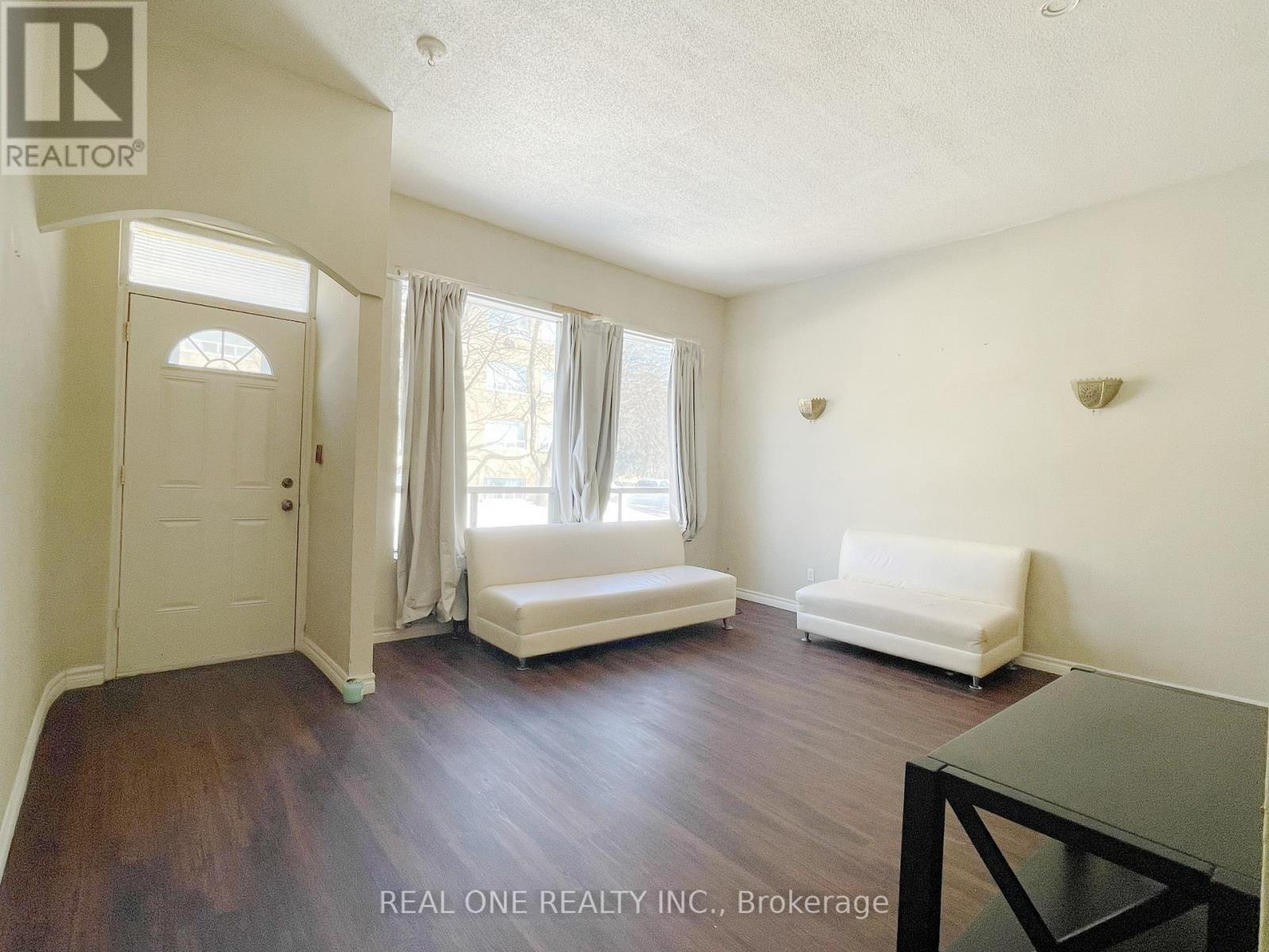 102 TWENTY FIFTH STREET, Toronto, Ontario