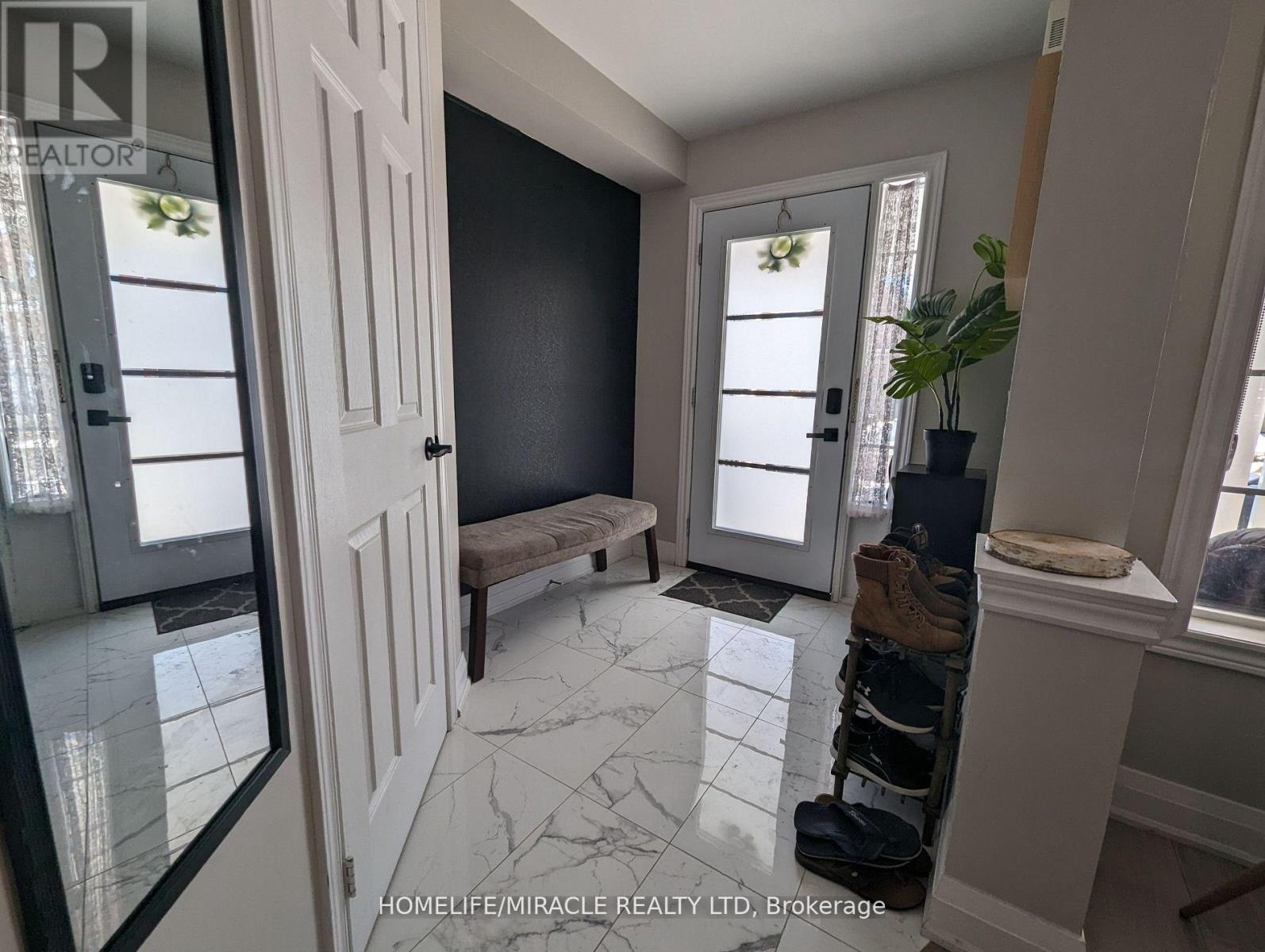 35 Serenity Lane, Brampton, Ontario  L6R 2T1 - Photo 2 - W12765632