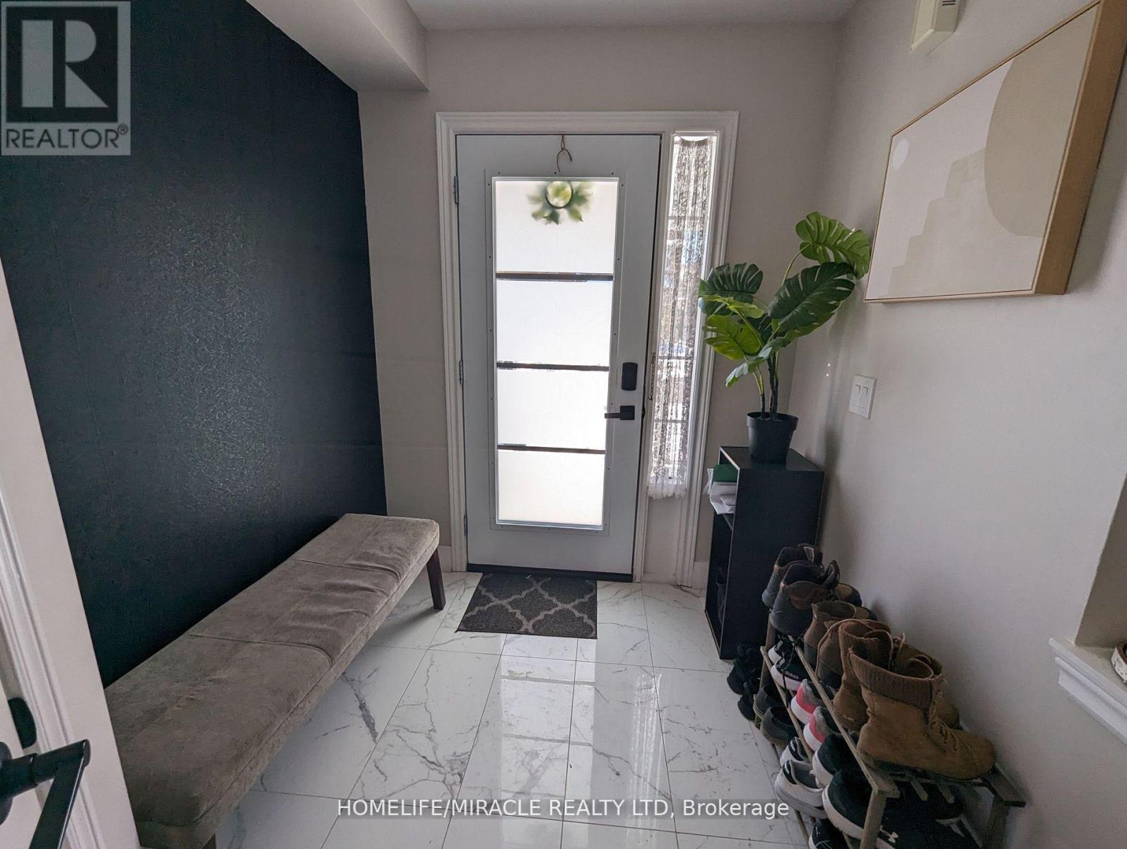 35 Serenity Lane, Brampton, Ontario  L6R 2T1 - Photo 3 - W12765632