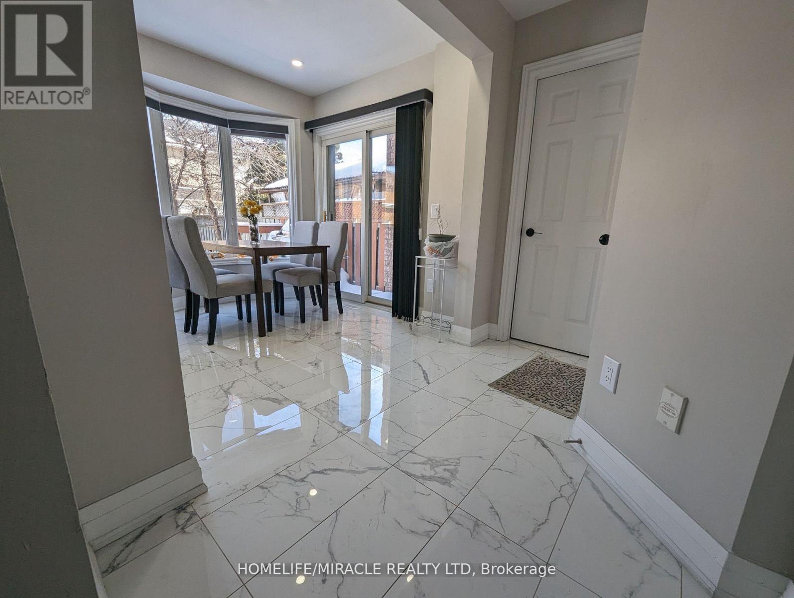 35 Serenity Lane, Brampton, Ontario  L6R 2T1 - Photo 4 - W12765632