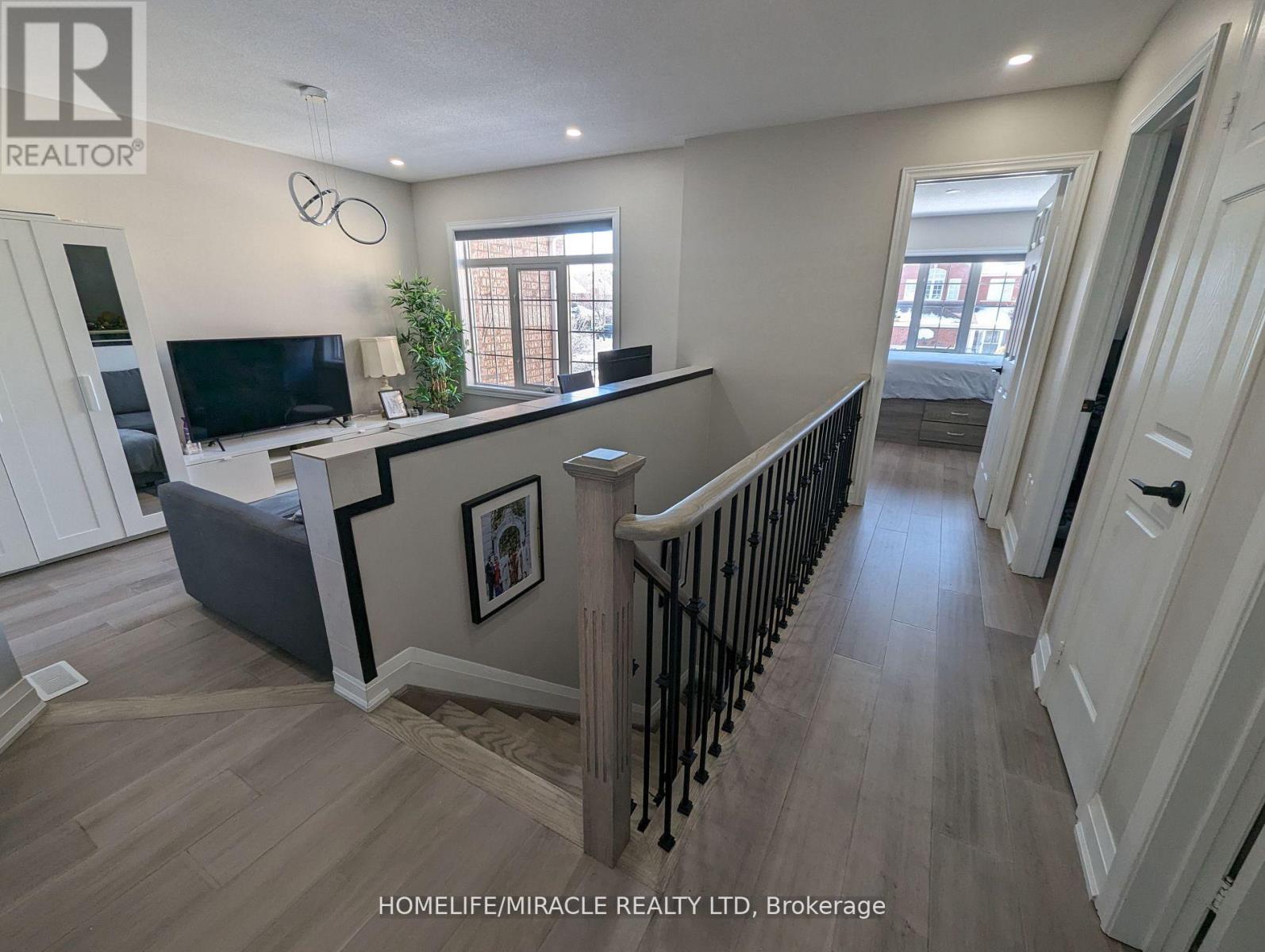 35 Serenity Lane, Brampton, Ontario  L6R 2T1 - Photo 5 - W12765632