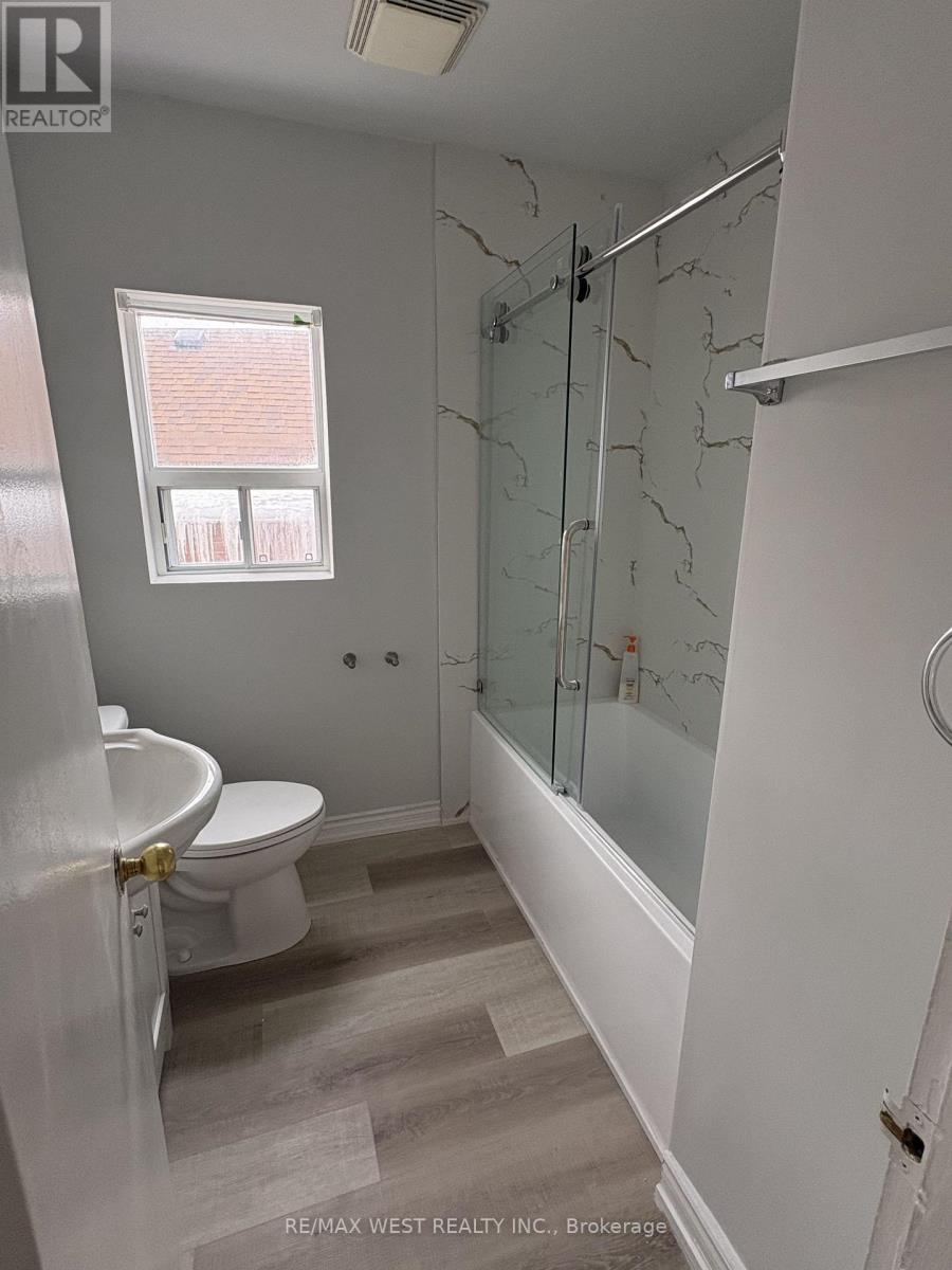 6 - 17 South Kingsway Road, Toronto, Ontario  M6S 3T2 - Photo 7 - W12765716