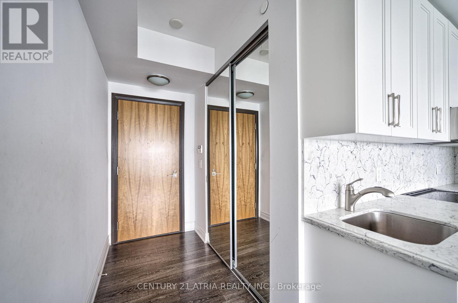 3210 - 36 Park Lawn Road, Toronto (Mimico), Ontario  M8Y 0E5 - Photo 8 - W12765778