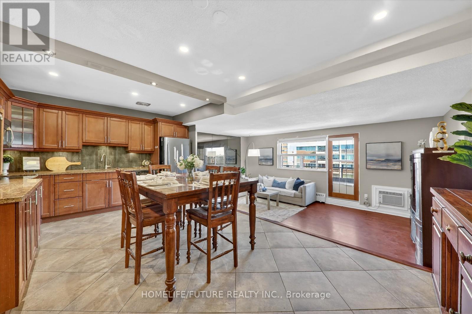 704 - 15 Elizabeth Street N, Mississauga (Port Credit), Ontario  L5G 2Z3 - Photo 11 - W12765792