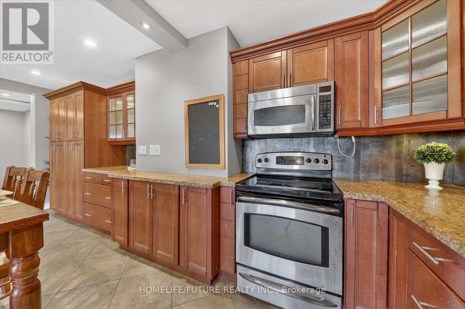 704 - 15 Elizabeth Street N, Mississauga (Port Credit), Ontario  L5G 2Z3 - Photo 14 - W12765792