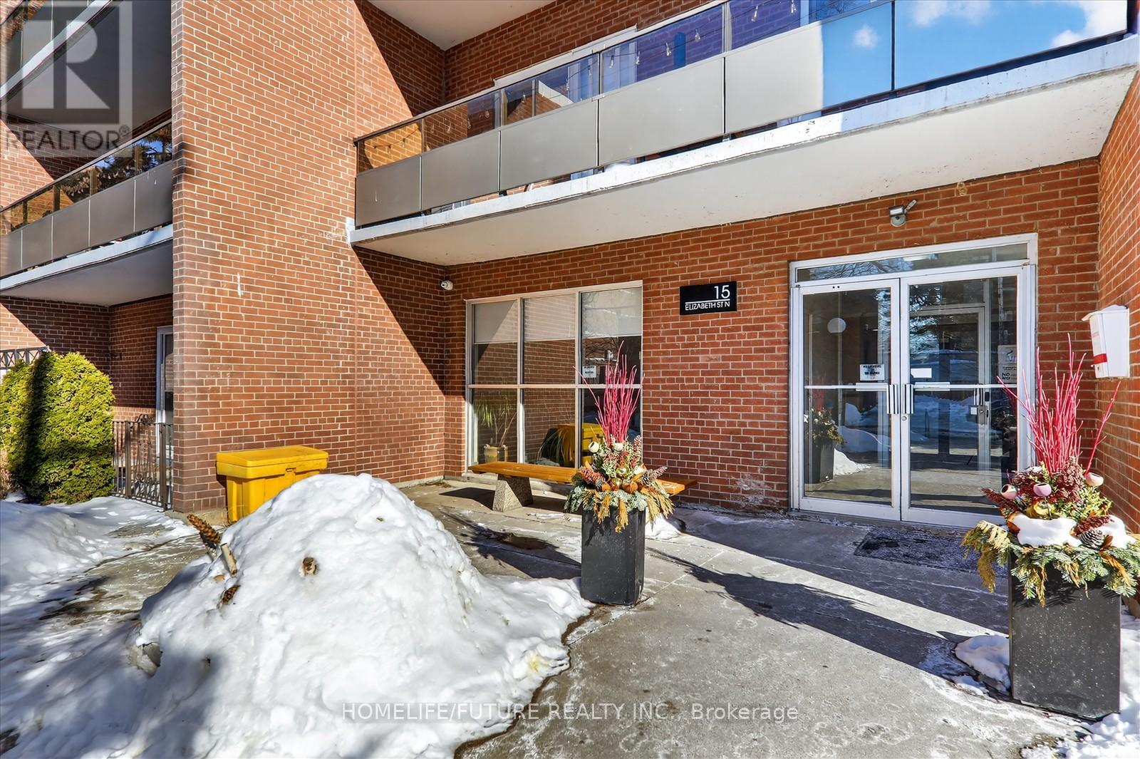 704 - 15 Elizabeth Street N, Mississauga (Port Credit), Ontario  L5G 2Z3 - Photo 4 - W12765792