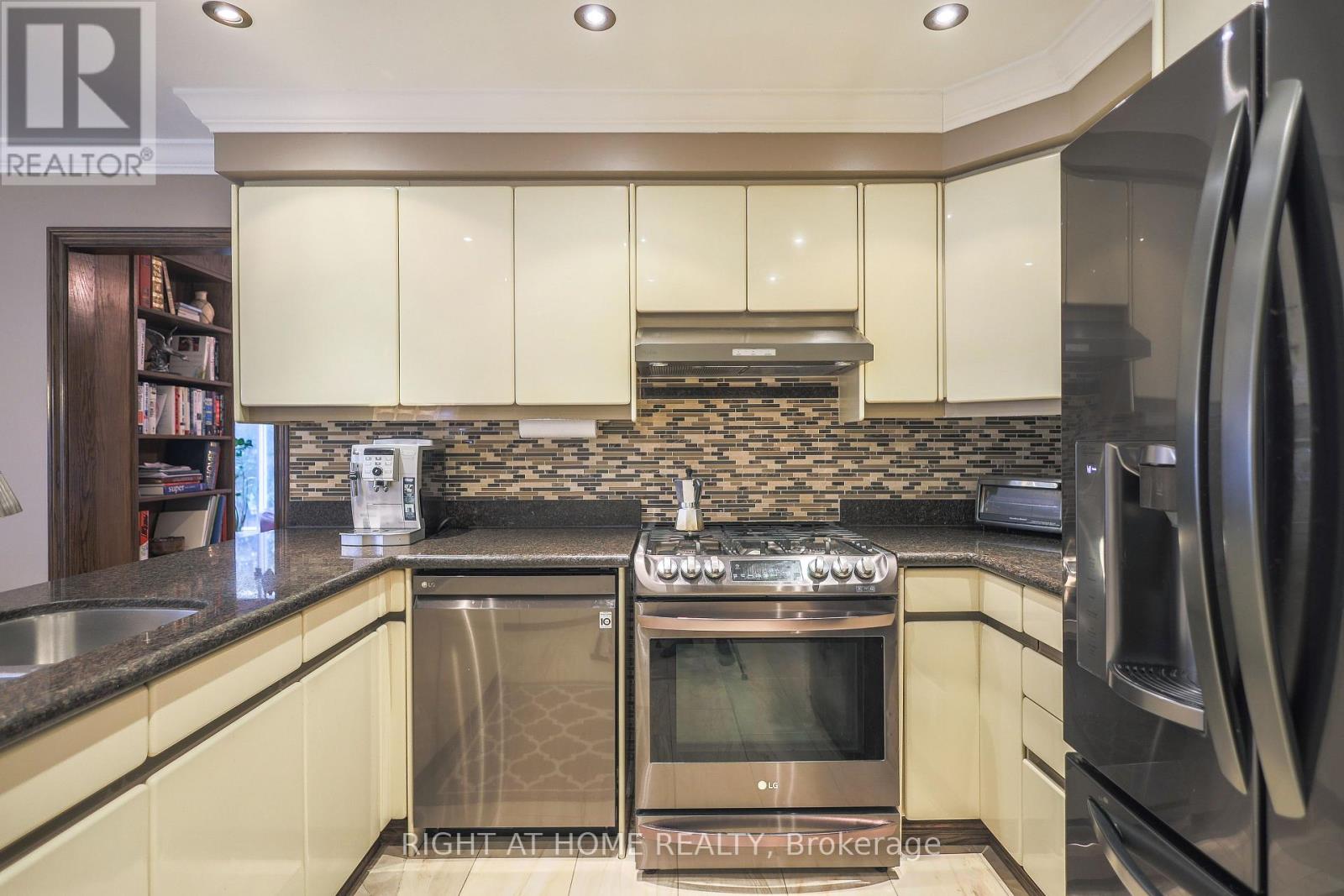 1827 Folkway Drive, Mississauga (Erin Mills), Ontario  L5L 2X1 - Photo 12 - W12765802