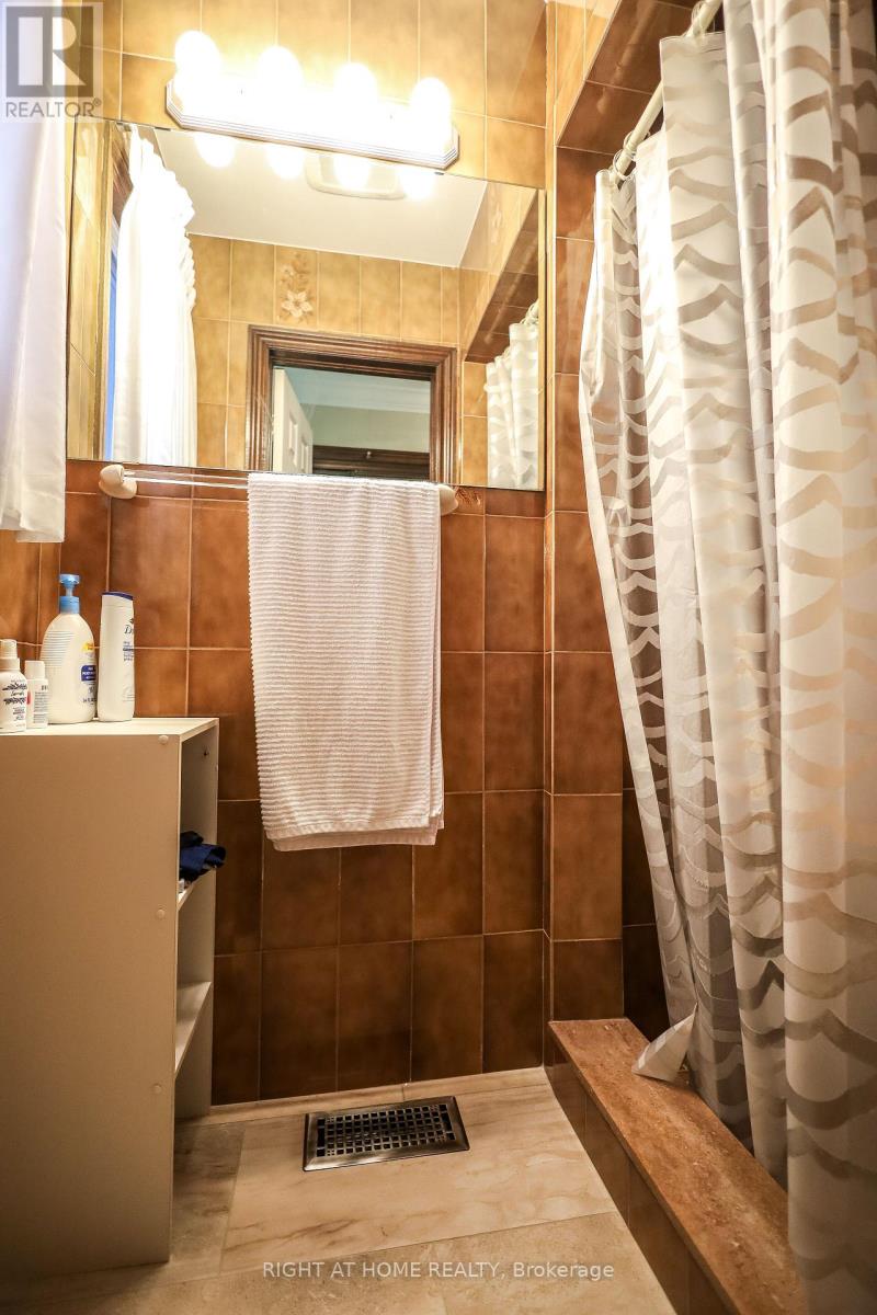 1827 Folkway Drive, Mississauga (Erin Mills), Ontario  L5L 2X1 - Photo 19 - W12765802