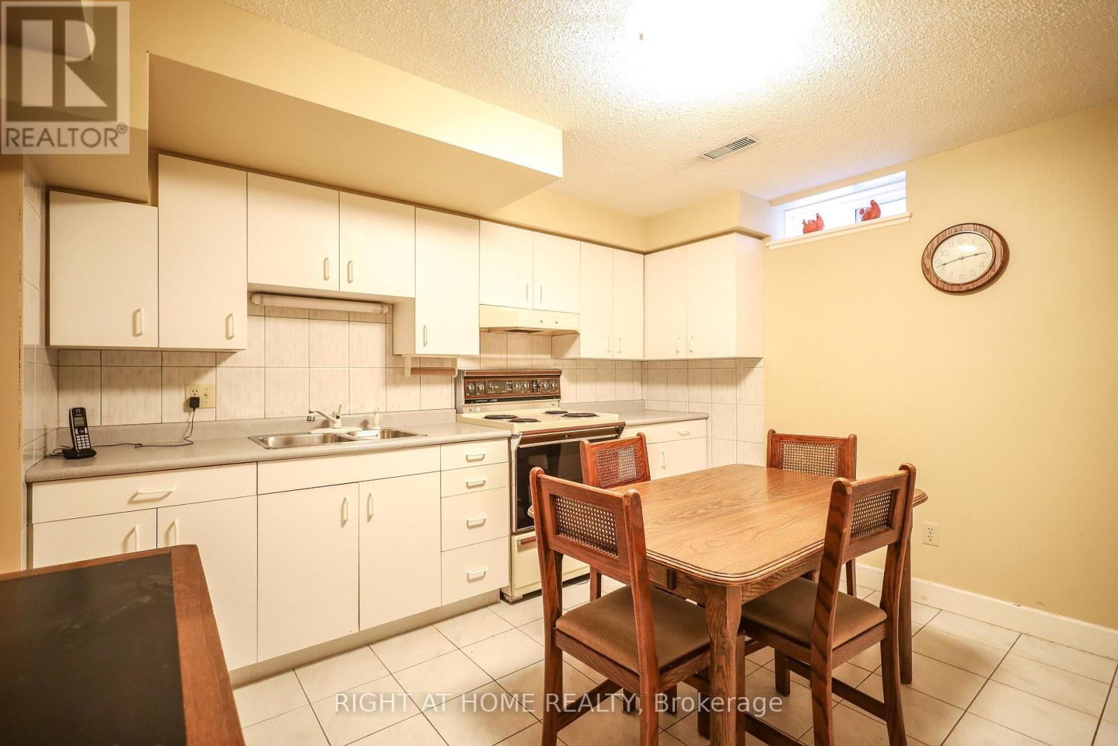 1827 Folkway Drive, Mississauga (Erin Mills), Ontario  L5L 2X1 - Photo 36 - W12765802