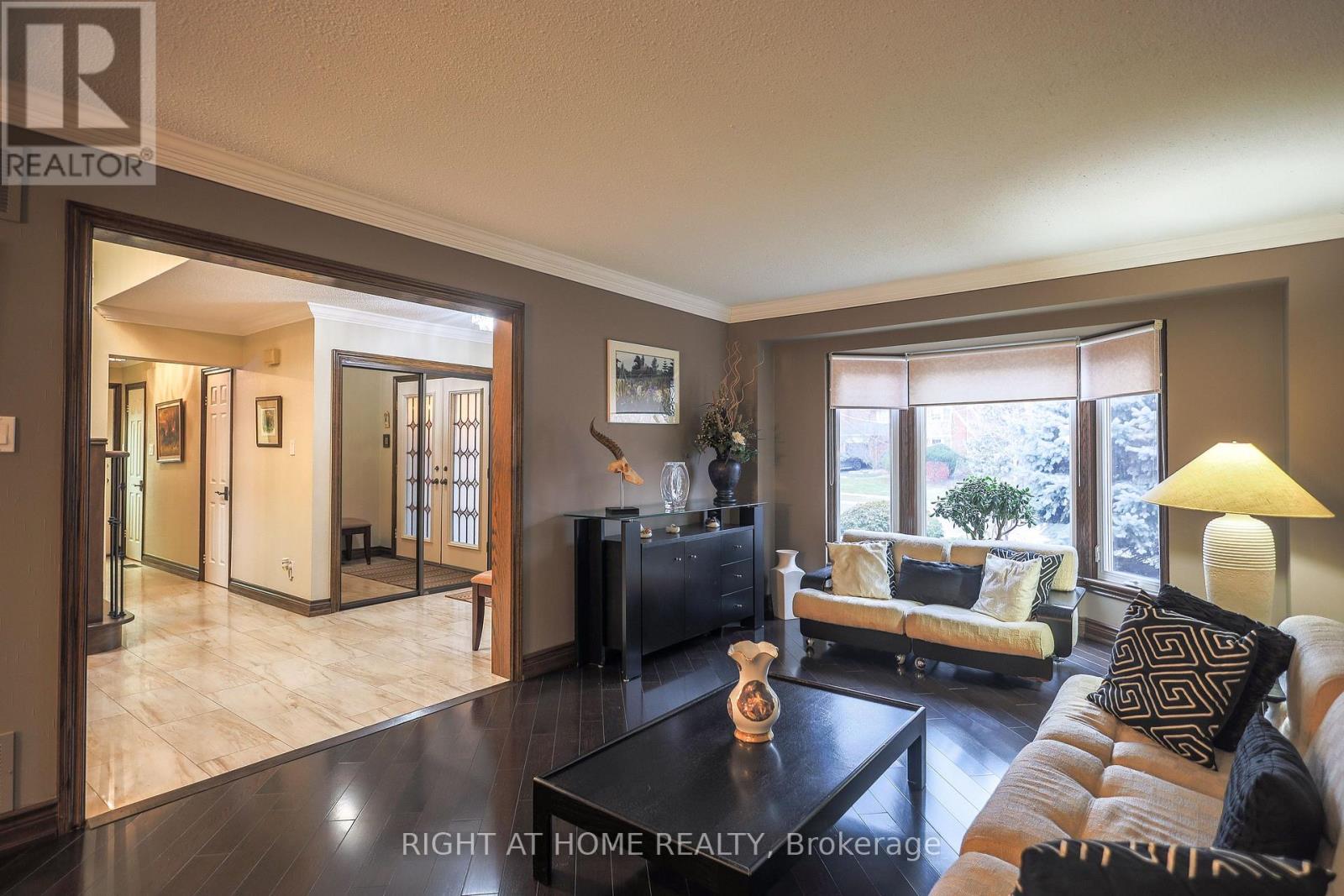 1827 Folkway Drive, Mississauga (Erin Mills), Ontario  L5L 2X1 - Photo 7 - W12765802