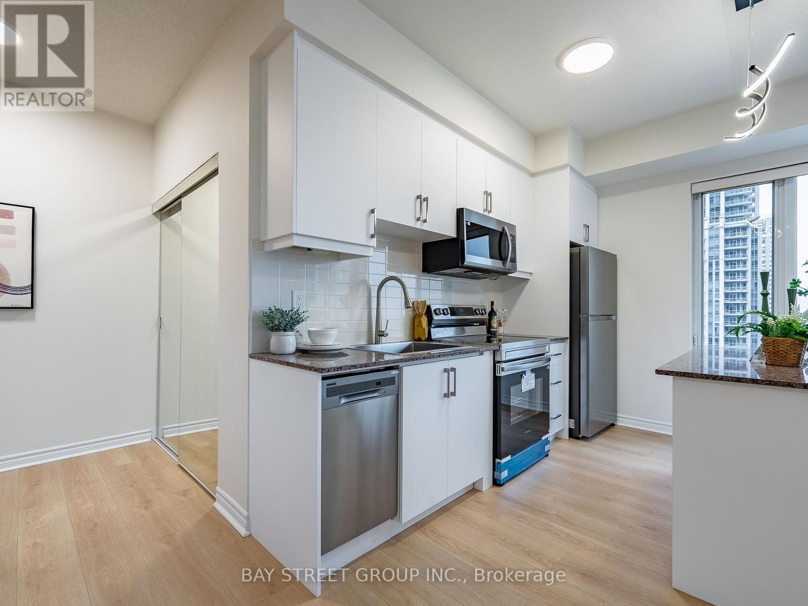 2308 - 385 Prince Of Wales Drive, Mississauga, Ontario  L5B 0C6 - Photo 8 - W12765810