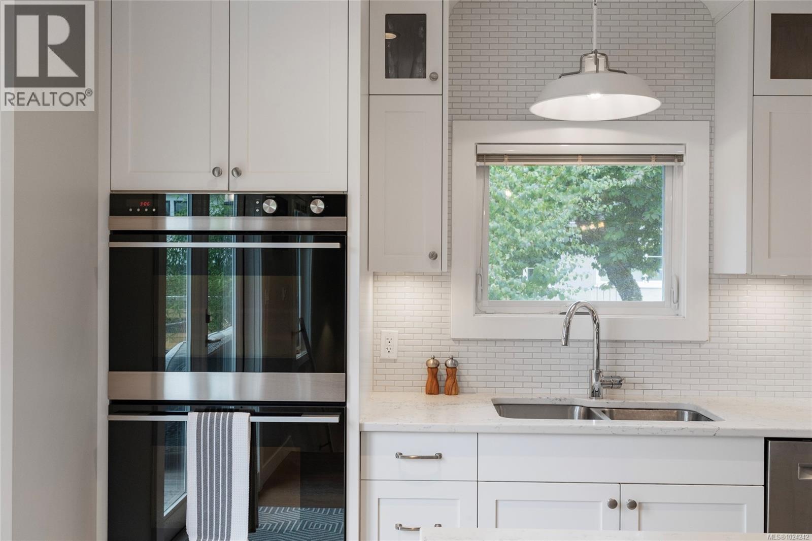 2051 Hampshire Rd, Oak Bay, British Columbia  V8R 5V2 - Photo 16 - 1024242