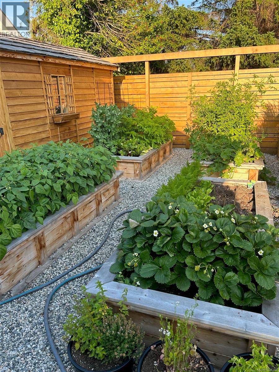 2051 Hampshire Rd, Oak Bay, British Columbia  V8R 5V2 - Photo 65 - 1024242