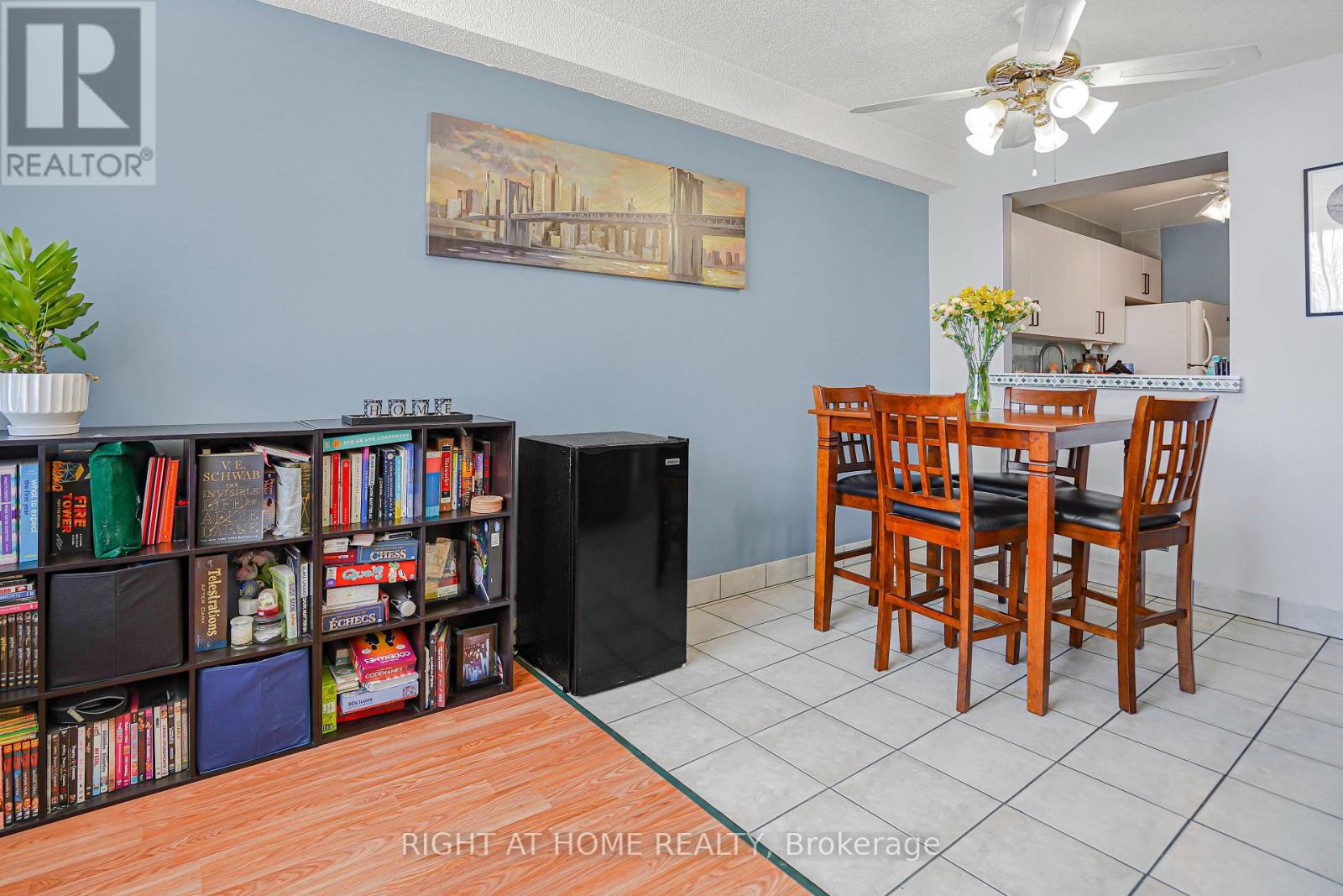 203 - 18 Holborn Court, Kitchener, Ontario  N2A 4A1 - Photo 4 - X12765620