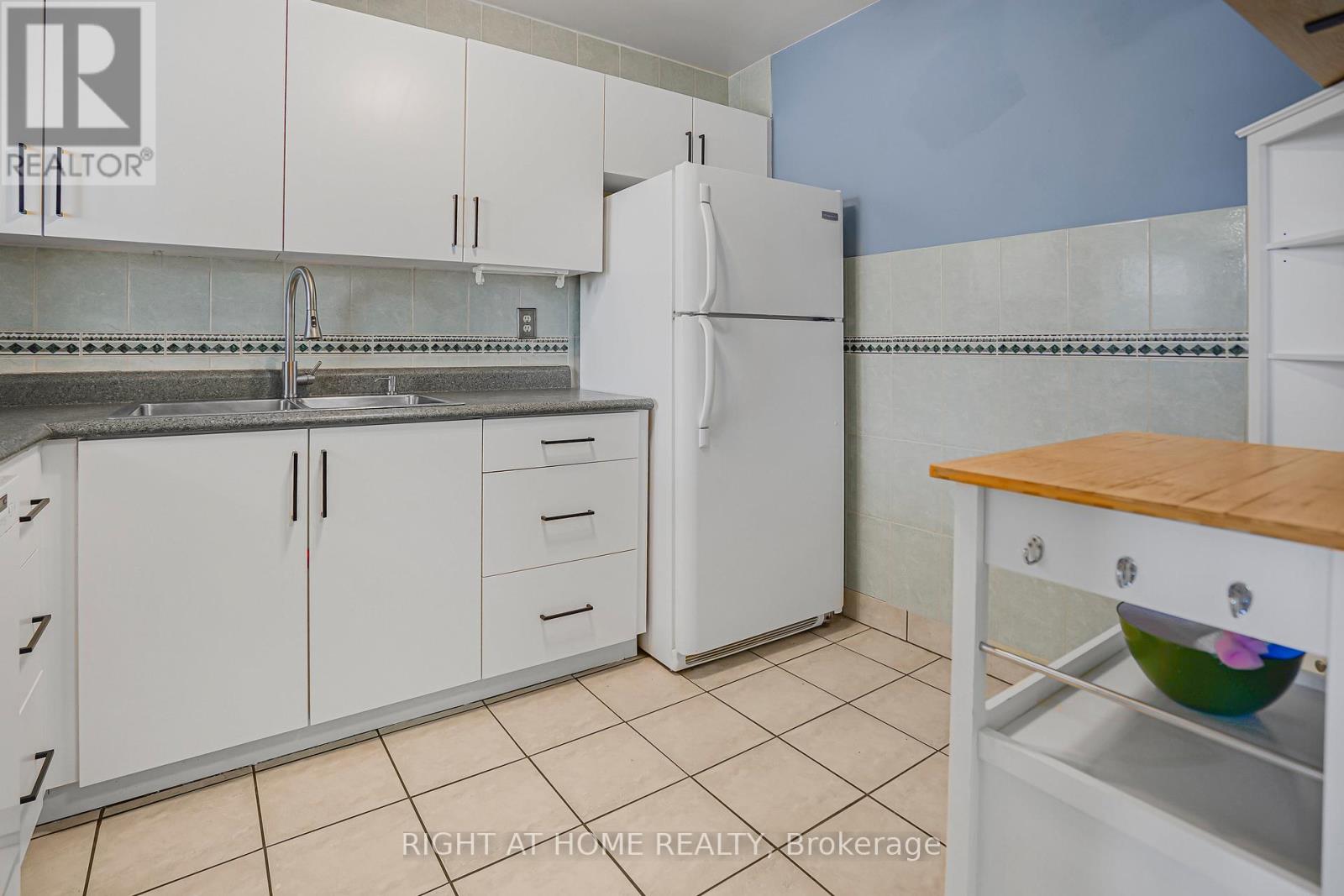 203 - 18 Holborn Court, Kitchener, Ontario  N2A 4A1 - Photo 8 - X12765620