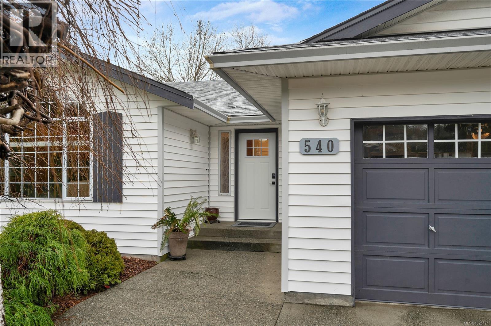 540 Jasmine Cres, Campbell River, British Columbia  V9W 7G7 - Photo 2 - 1025171