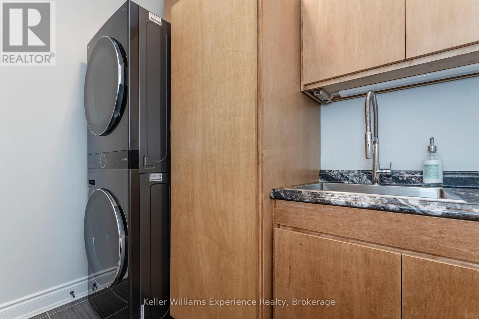 1 Topaz Court, Oro-Medonte, Ontario  L0L 2E0 - Photo 24 - S12695610