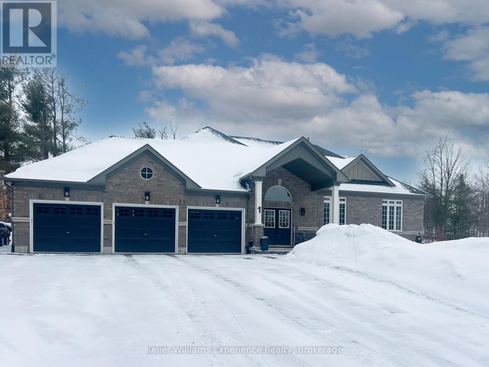 1 Topaz Court, Oro-Medonte, Ontario  L0L 2E0 - Photo 3 - S12695610
