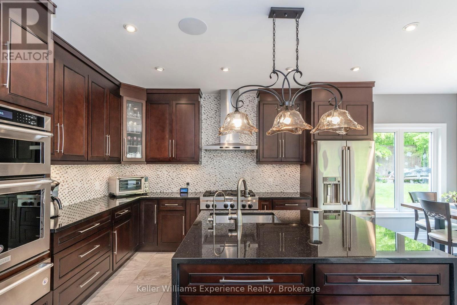 1 Topaz Court, Oro-Medonte, Ontario  L0L 2E0 - Photo 9 - S12695610