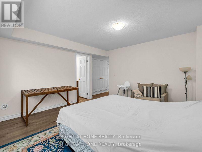 22 Coneflower Crescent, Toronto, Ontario  M2R 0A5 - Photo 18 - C12658304