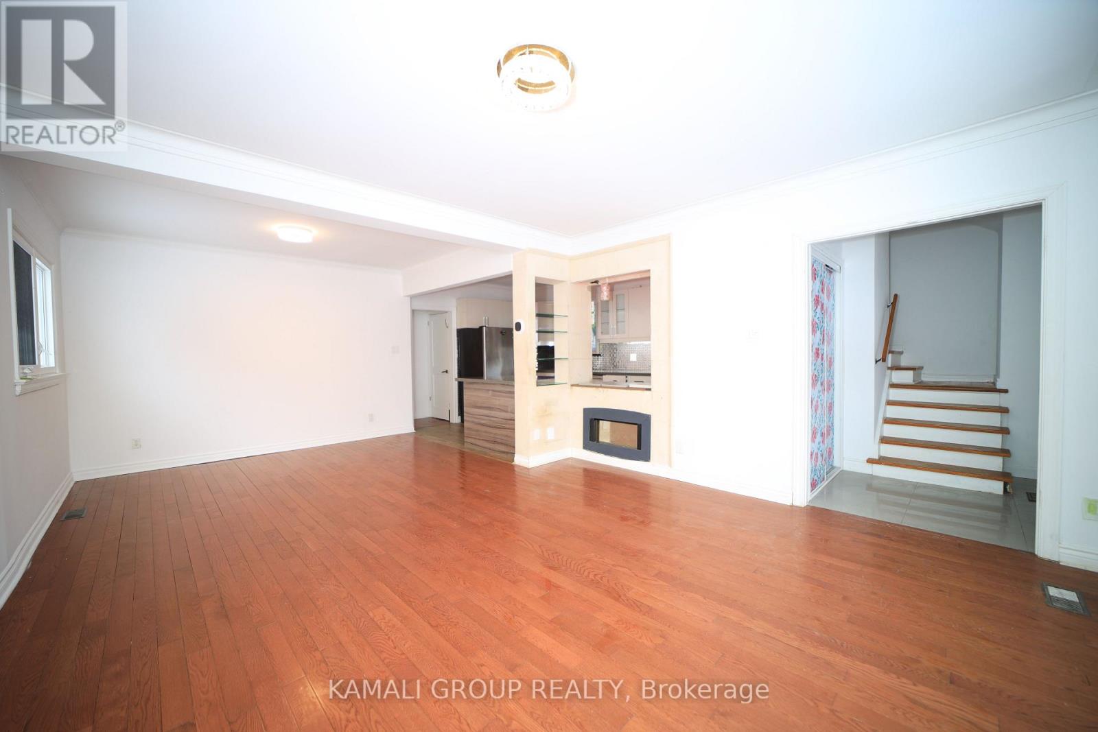 Main - 46 Centre Street E, Richmond Hill, Ontario  L4C 1A4 - Photo 8 - N12701178