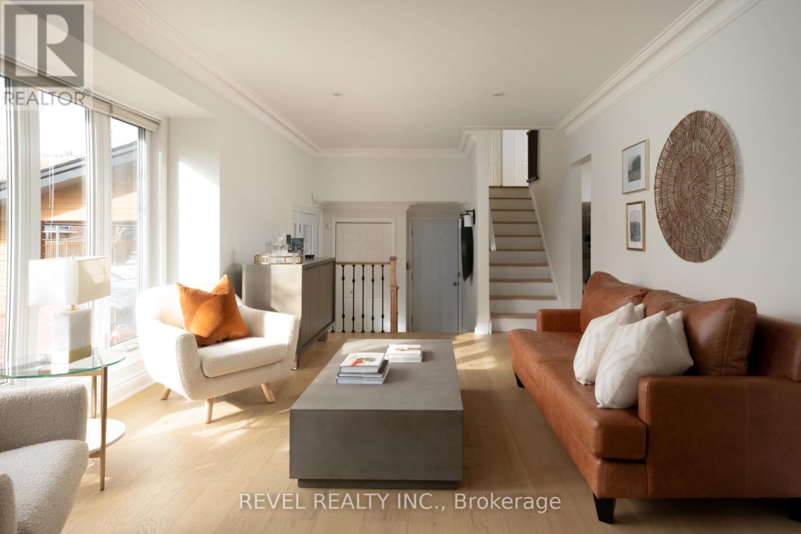 134 Fairwood Place W, Burlington, Ontario  L7T 4B6 - Photo 3 - W12765254