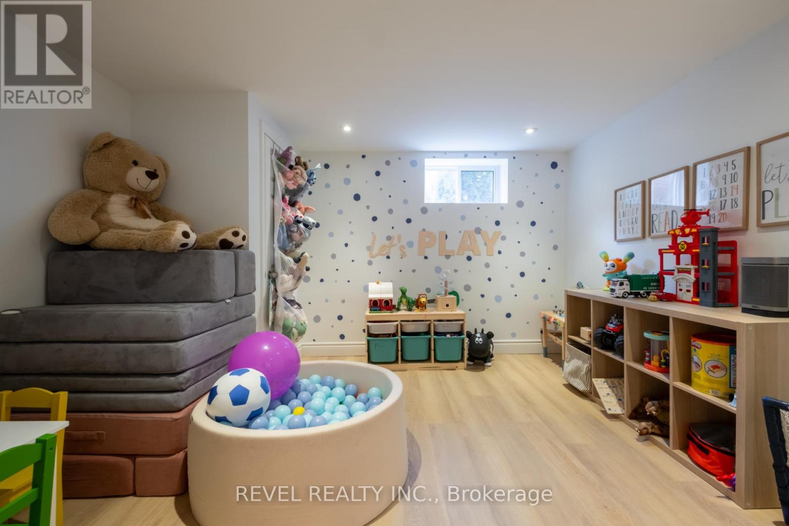 134 Fairwood Place W, Burlington, Ontario  L7T 4B6 - Photo 38 - W12765254