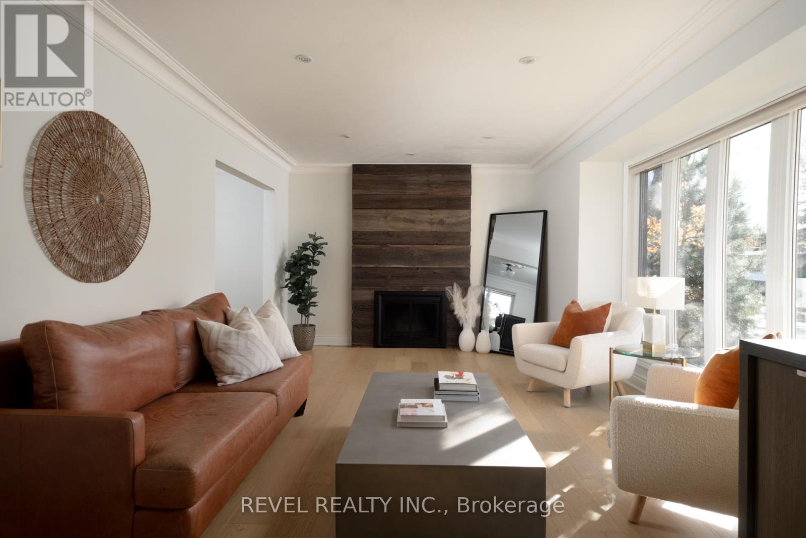 134 Fairwood Place W, Burlington, Ontario  L7T 4B6 - Photo 4 - W12765254