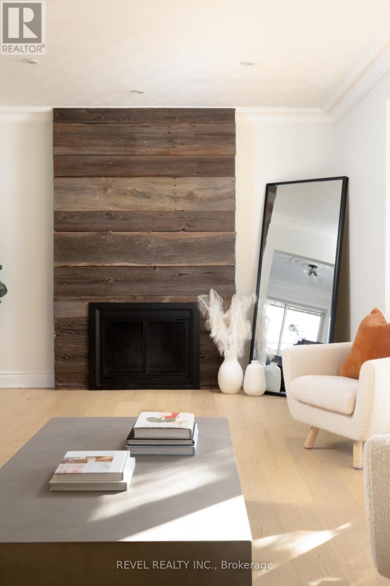 134 Fairwood Place W, Burlington, Ontario  L7T 4B6 - Photo 5 - W12765254