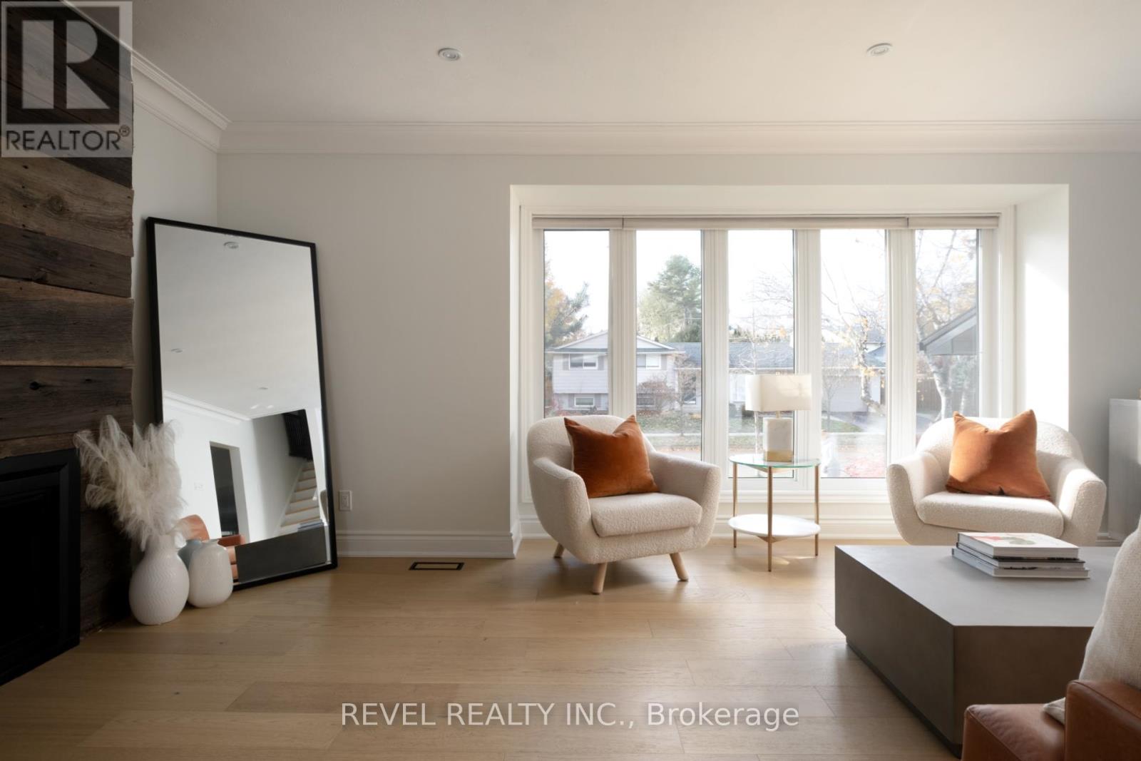 134 Fairwood Place W, Burlington, Ontario  L7T 4B6 - Photo 7 - W12765254