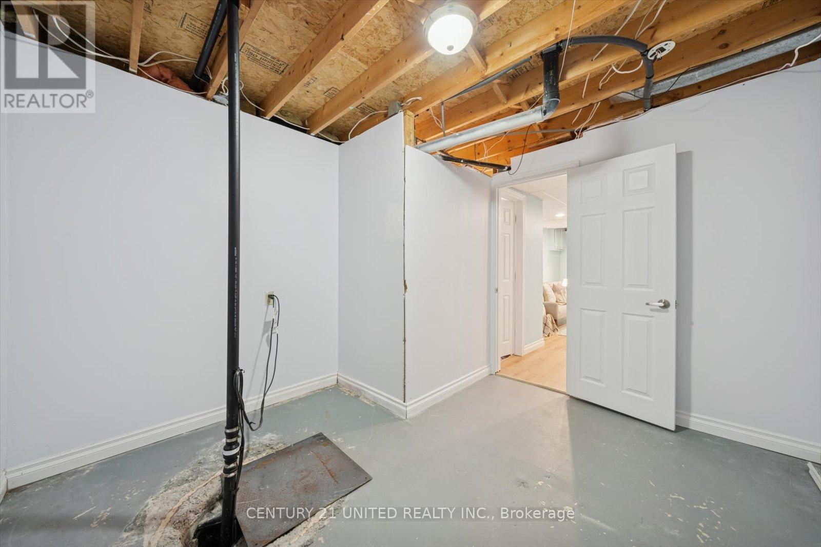 1186 Neptune Street, Peterborough (Northcrest Ward 5), Ontario  K9H 7M6 - Photo 36 - X12765850