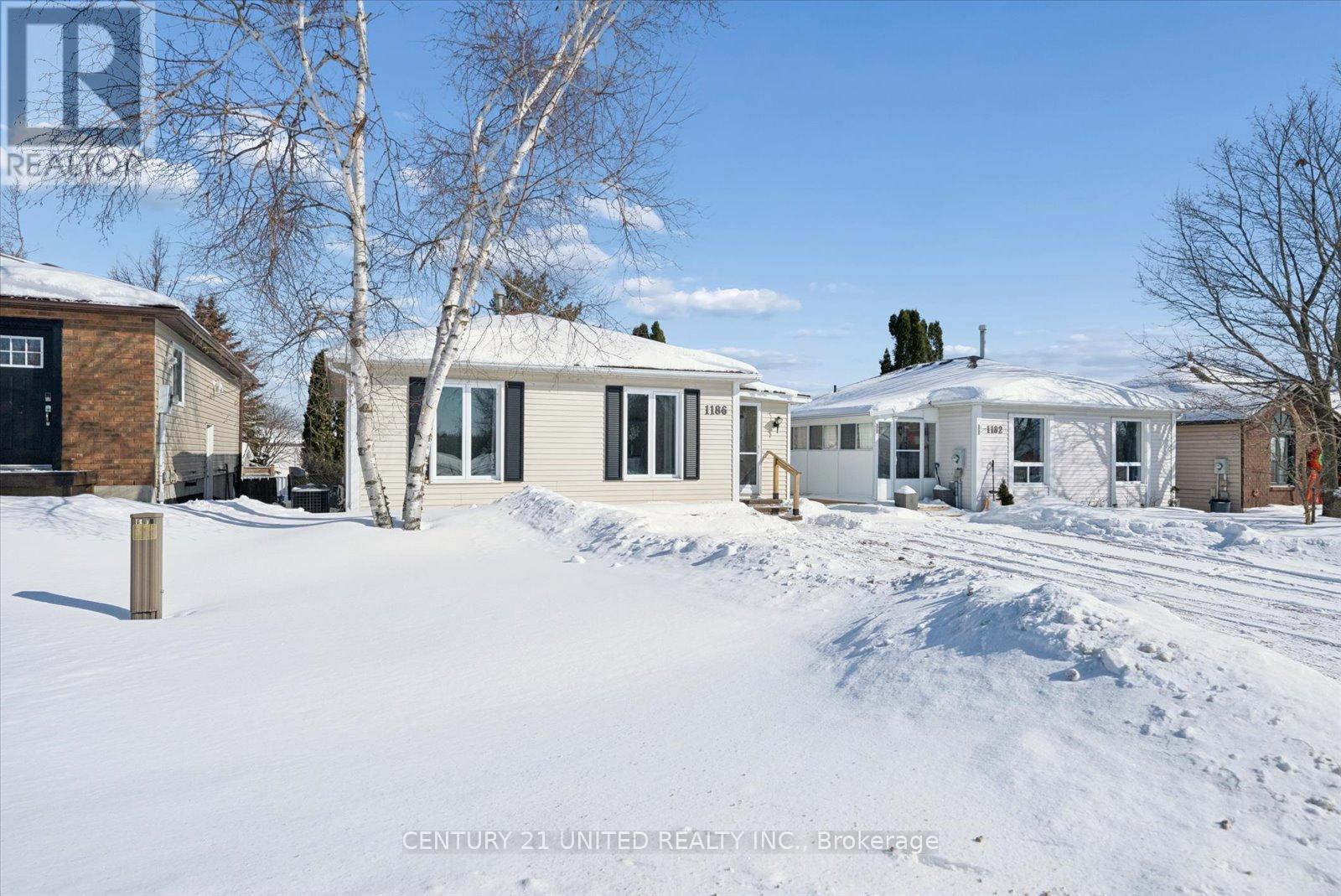 1186 Neptune Street, Peterborough (Northcrest Ward 5), Ontario  K9H 7M6 - Photo 4 - X12765850