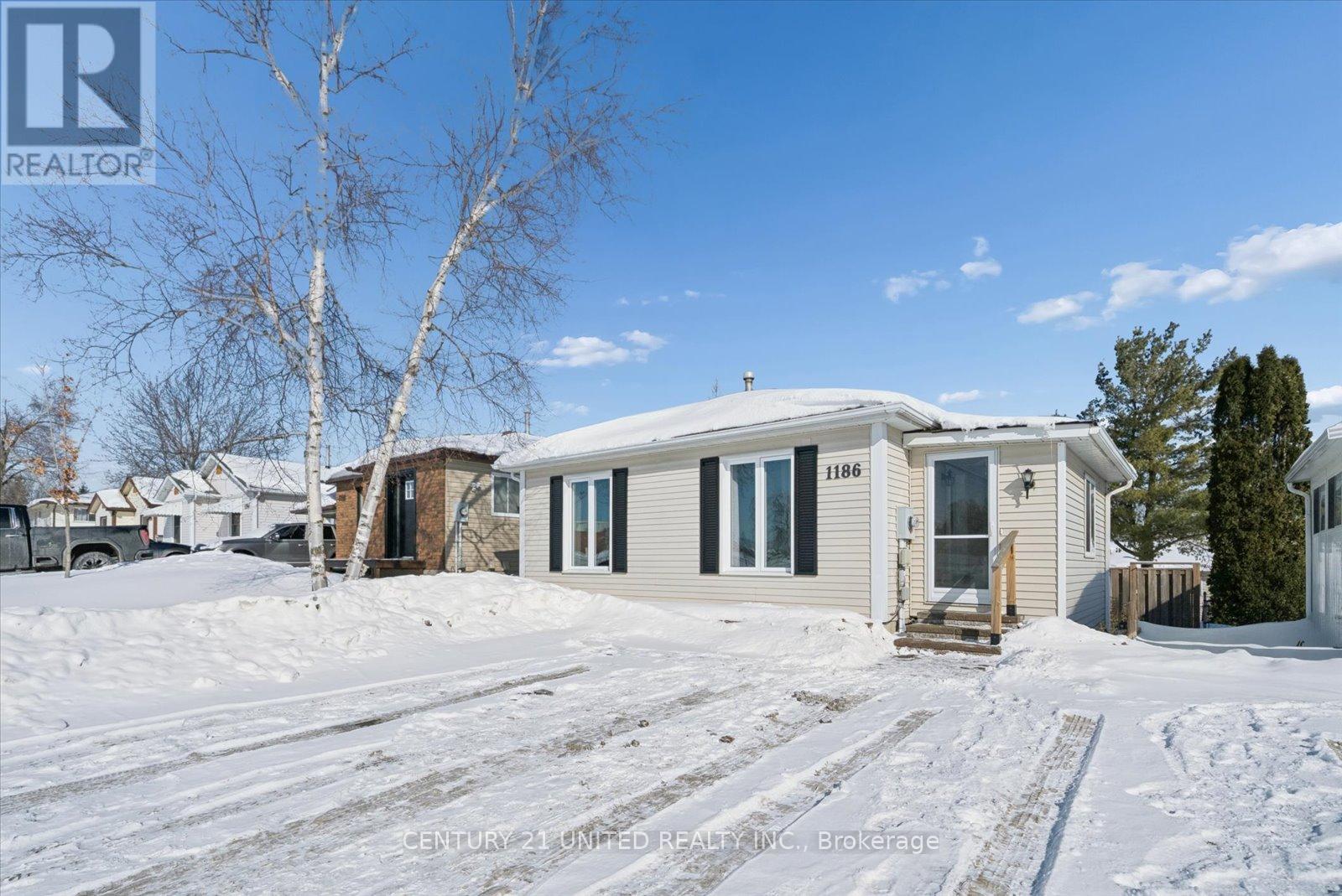 1186 Neptune Street, Peterborough (Northcrest Ward 5), Ontario  K9H 7M6 - Photo 5 - X12765850