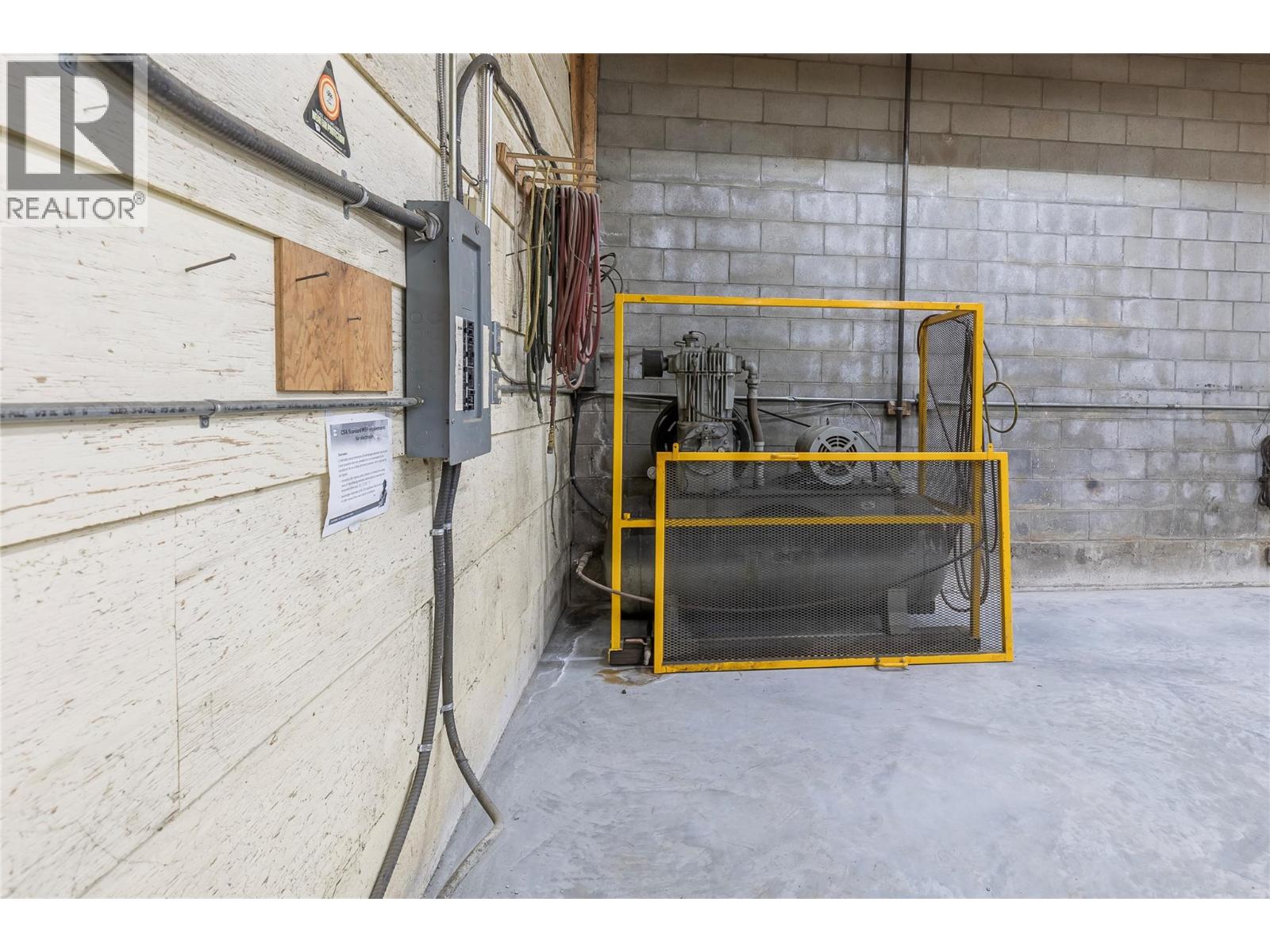 6248 Pleasant Valley Road, Vernon, British Columbia  V1B 3R3 - Photo 22 - 10373501