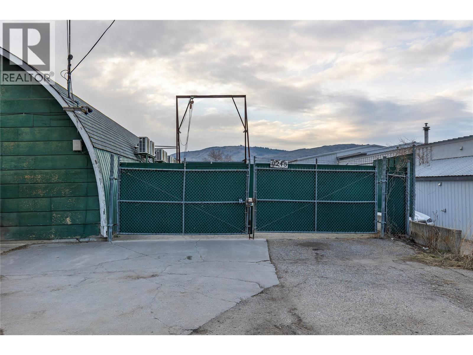 6248 Pleasant Valley Road, Vernon, British Columbia  V1B 3R3 - Photo 4 - 10373501