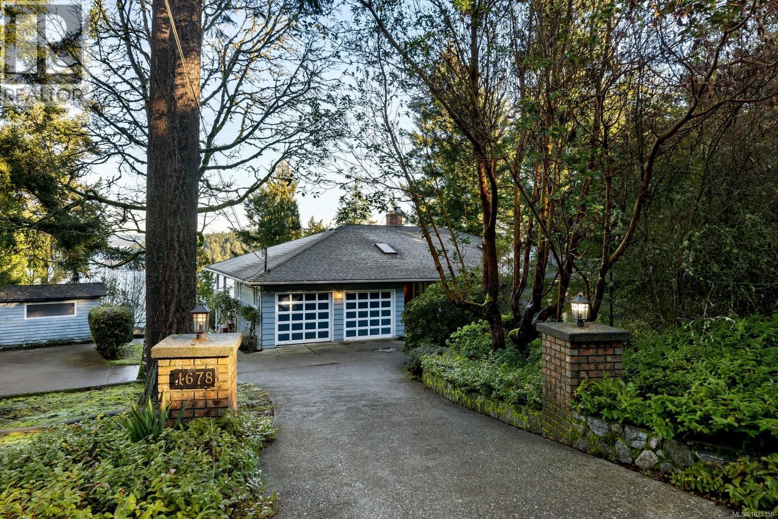 1678 Lands End Rd, North Saanich, British Columbia  V8L 5L5 - Photo 2 - 1025350