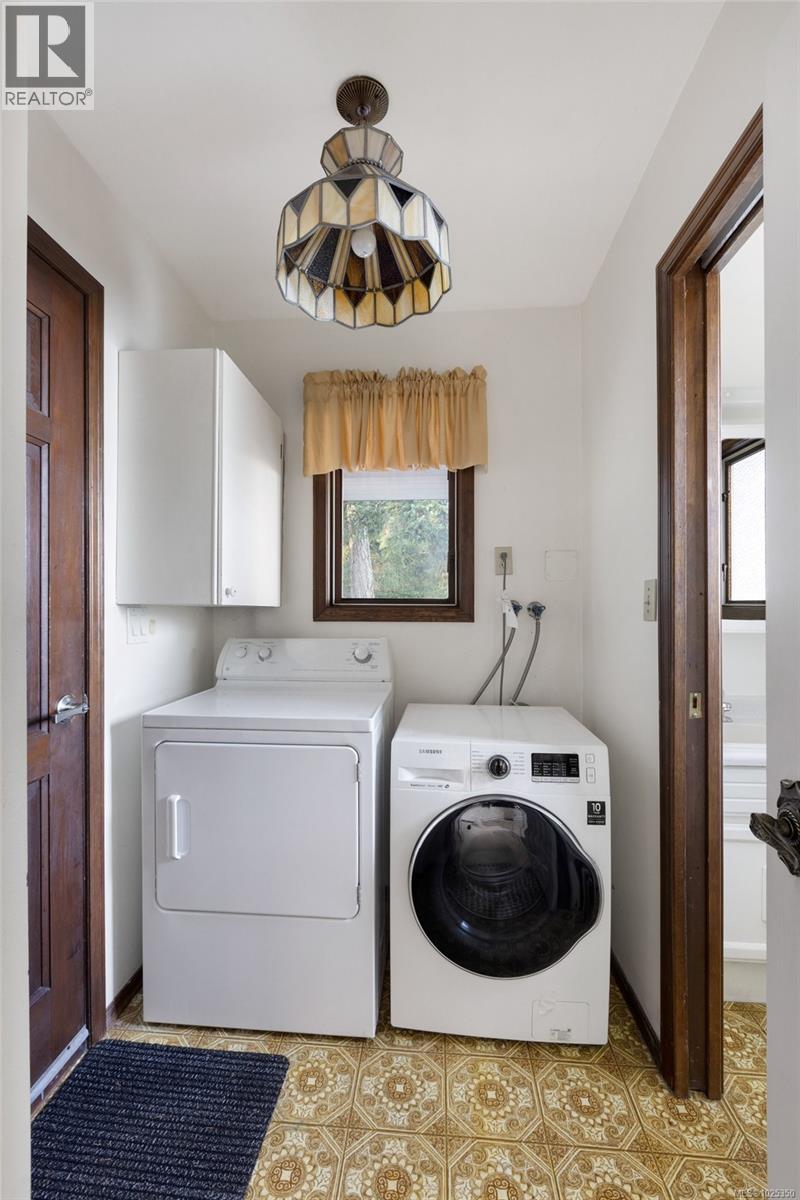 1678 Lands End Rd, North Saanich, British Columbia  V8L 5L5 - Photo 21 - 1025350